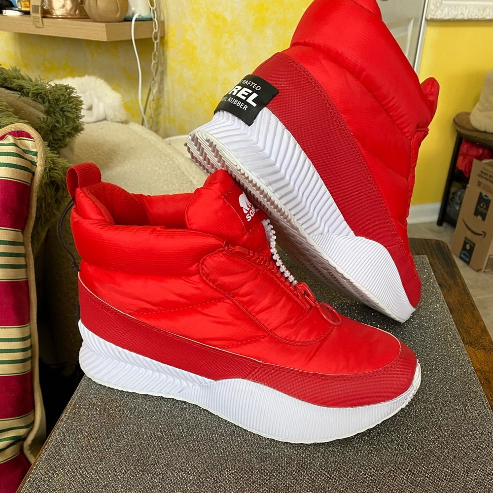 SOREL (NWT) RED😍 boots- (ADORBS!)- Sz 9. Bundle up her twin for HUGE disc 🥳